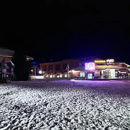 Dimitri Emerald , Near Gondola