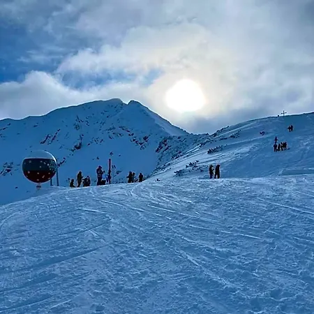 Dimitri Emerald , Near Gondola Apart-hotel