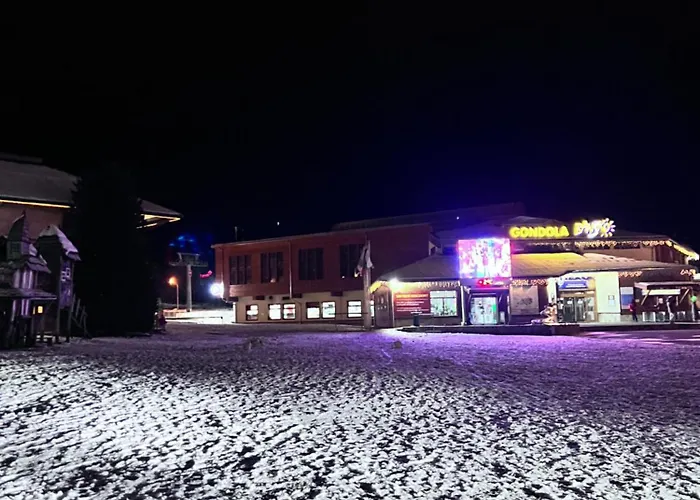 Dimitri Emerald , Near Gondola