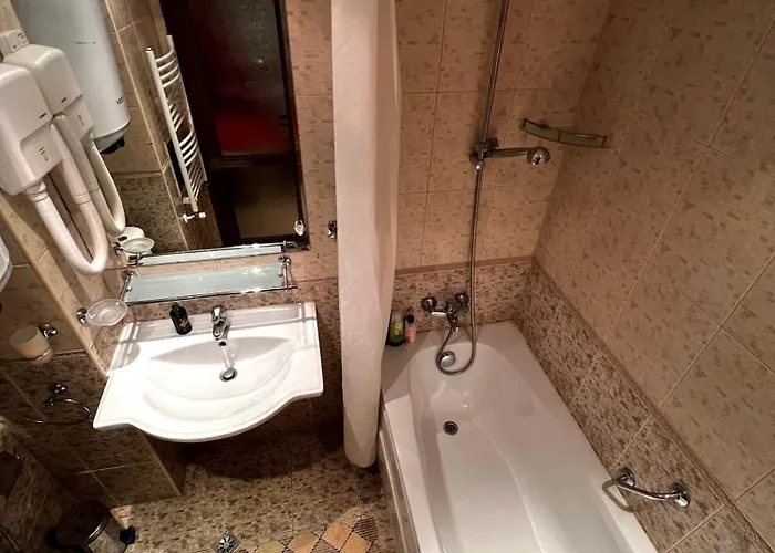 Dimitri Emerald , Near Gondola 4*